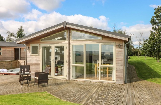 12 HORIZON VIEW, pet friendly, luxury holiday cottage in Dobwalls