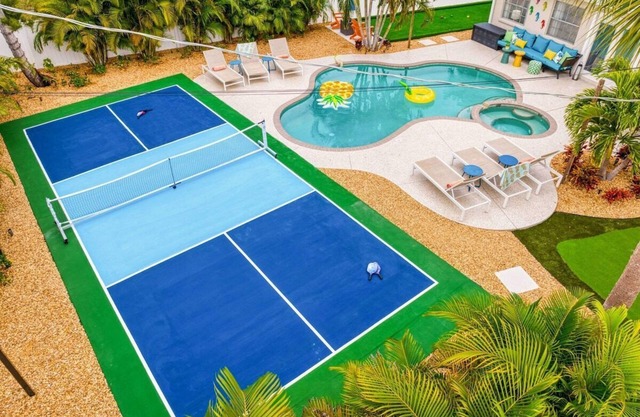 12 min to Beach, Pickleball, Mini-Golf, Hot Tub