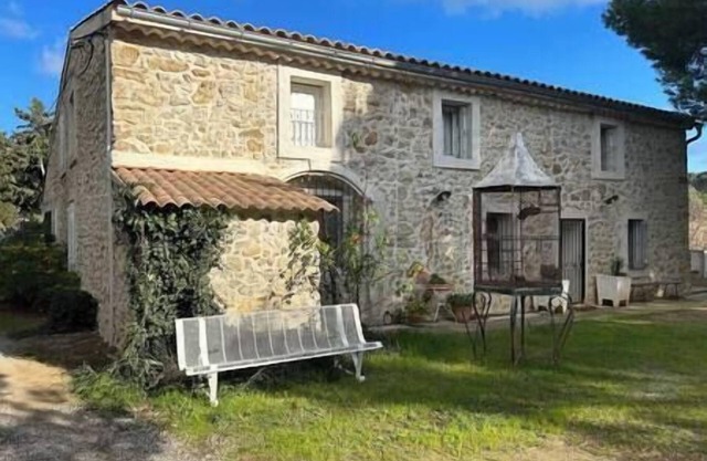 12 persons house in a vineyard