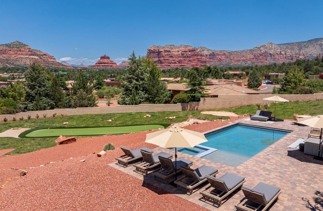 13-Bedroom Red Rock Retreat l Pool l Hot Tub l Pickleball l Playground l Putting Green