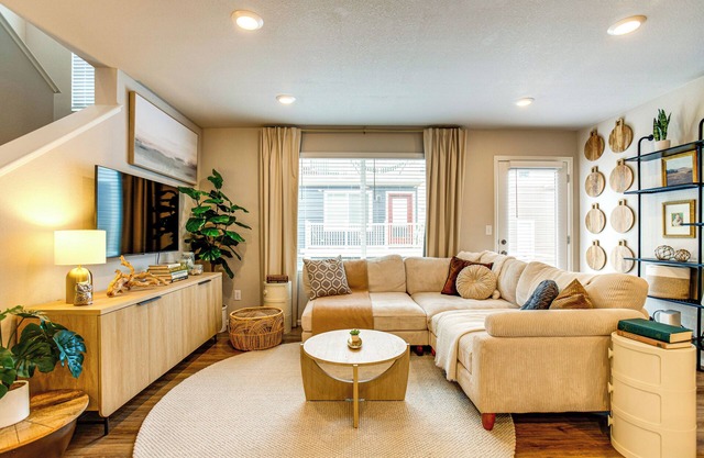 13 Mi to Dtwn Denver: Spacious Home w/Balcony!