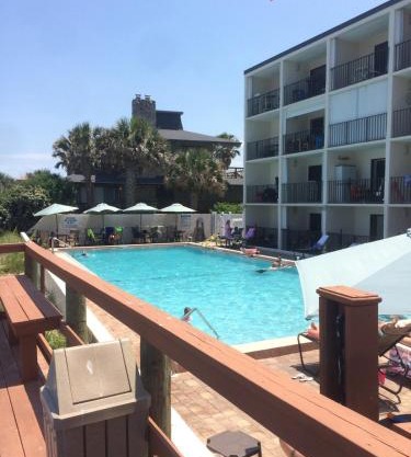 130 Direct Ocean Front 1 bedroom condo with heated pool