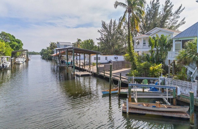 135 Damfiwill - 2 bedroom/3 Bath - dock for boat - Pet Friendly!