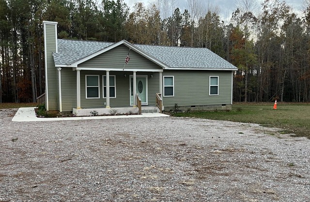 1400 Square feet of space, isolate in three acres lot.