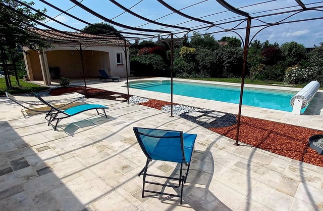 140m² house with swimming pool, very quiet, near town center and at the foot of the Sidobre mountains