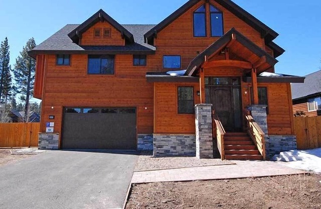 1442 Mt Rainier Drive