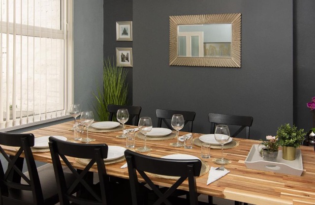 147 The Residence, 5 bedrooms- Free parking