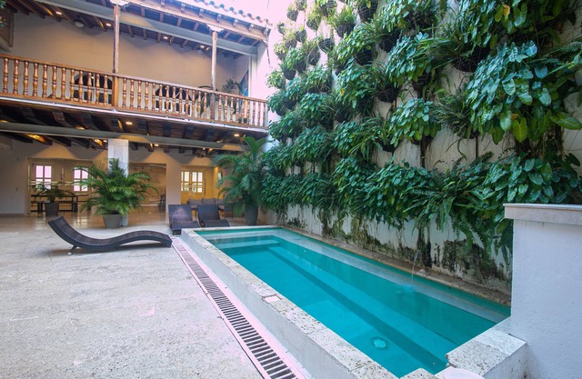 15 Bedroom Villa in the Old City