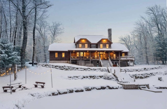 15 Min to Gore - Adirondack Ski Lodge w/Hot Tub!