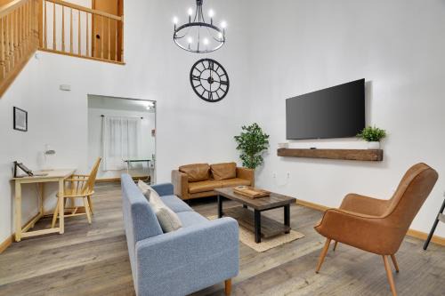 15 Min to Ski Resorts, Dog Friendly, Cozy 3 BR, Game Area & Fire Pit