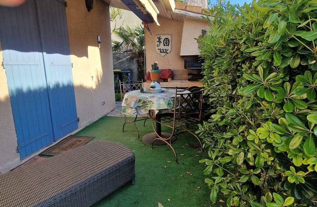 15 minutes from the beach VERY NICE LANGUEDOCIENNE HOUSE offering peace and serenity
