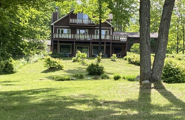 15 minutes from trail 4 or 7. Winter wonderland this year. Snowmobiles welcome