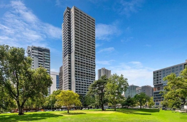 15% OFF WEEKLY STAY Balcony Studio Flagstaff Garden CBD Legal Precinct