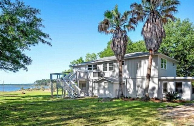 150’ Waterfront on Oyster Bay - Boater’s paradise