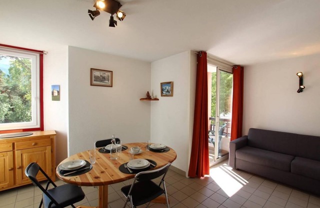 150m from ski slopes, 3rd floor, view mountain, balcony, parking, tv, 38m², Serre Chevalier