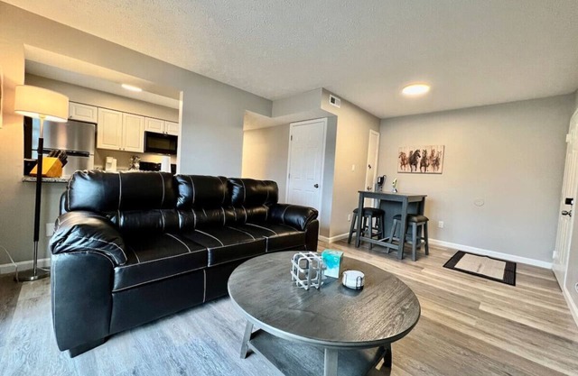 1520 E Bonita · TWO Bedroom in Middletown w FREE Private Laundry