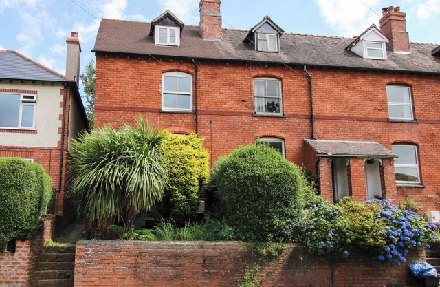 157 WATLING STREET SOUTH, family friendly in Church Stretton