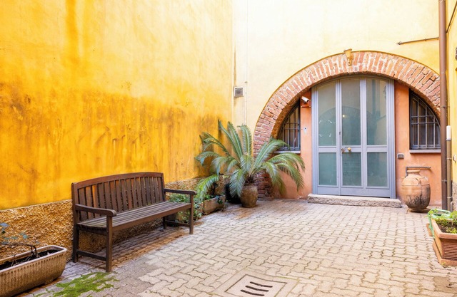 15th-Century Apt, City-MXP Train