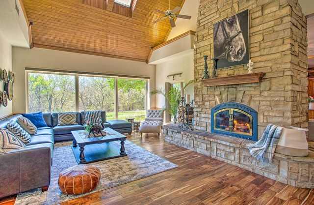 16-Acre Pilot Point Ranch: Private Pond & Hot Tub