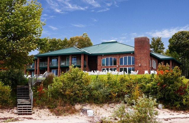 16 Bedroom 19 Bathroom Waterfront Lodge