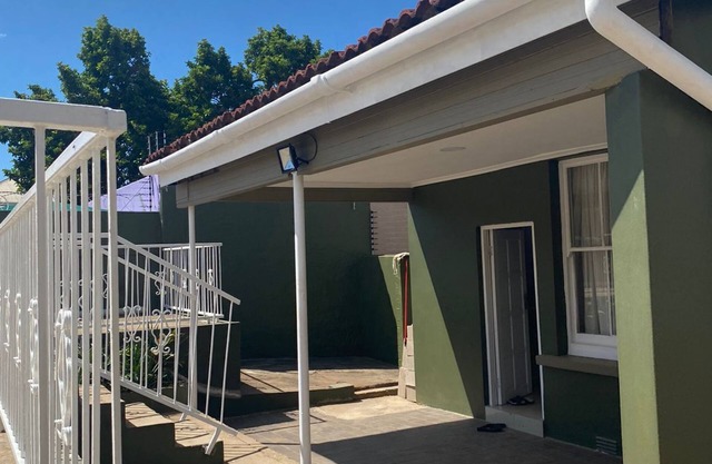 16 sleeper house, 5 minutes to Moses Mabhida Stadium North Beach & Florida Road
