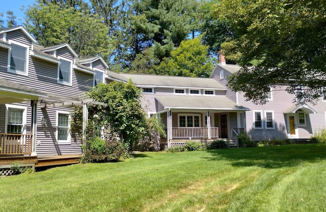 1700s Farmhouse W/Mountain Views