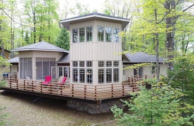 180 degree views -Watch eagles soar over Lost Land Lake from the deck