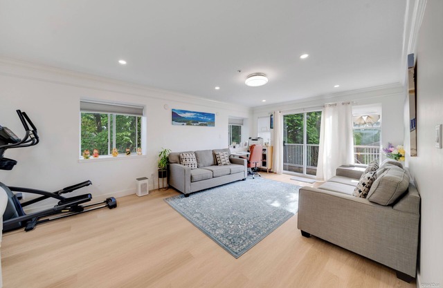 1800 SqFt Private Home, 3BR, King Bed, Free 2 Parking, AC, Near Airport