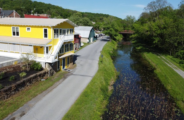 "1878 RiverRun" Scenic Views - Trails - Breakfast - Game Room - WiFi