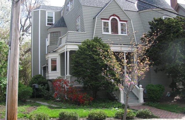 1891 Victorian Home Near Harvard