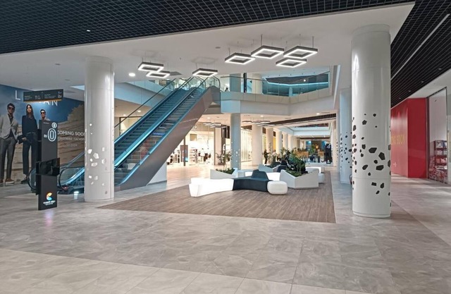 18th Floor Secure Luxury Condo With Pool & Fitness Included In Price