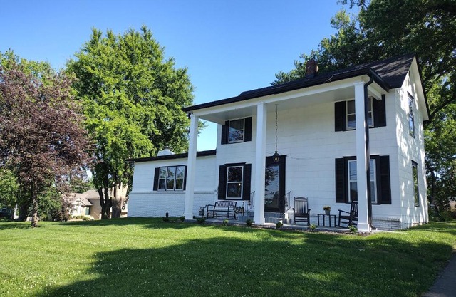 1908 Modern Farmhouse on large private treed lot