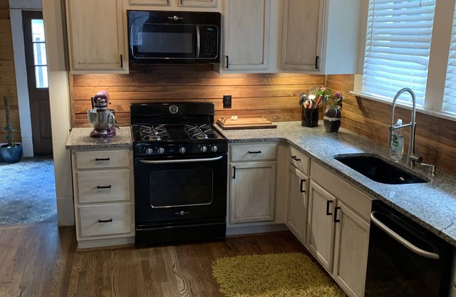 1930s Downtown Bungalow