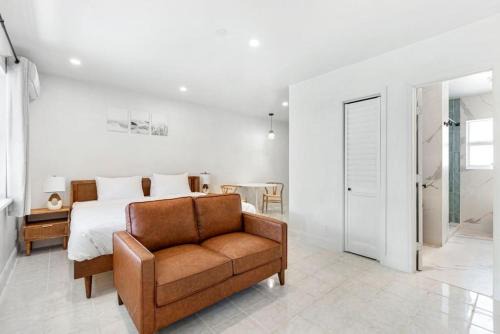 1941 number 4 BRAND NEW Charming Hollywood apt