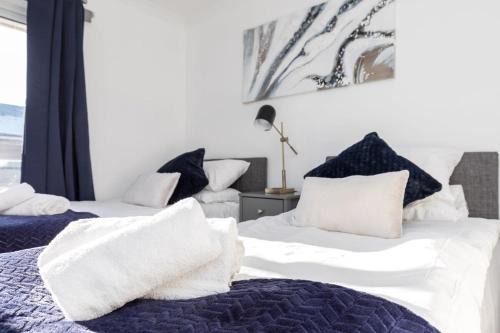 19A The Broadwalk - Cozy 1BR in the Heart of Crawley near GATWICK Airport great for contractors and flight crew students