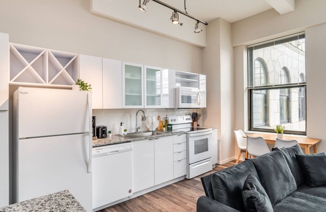1Bedroom w/Pool and Sky Lounge Access in the CBD
