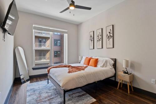 1BR Alongside Q2 and Domain With Pool, Gym and Free Parking