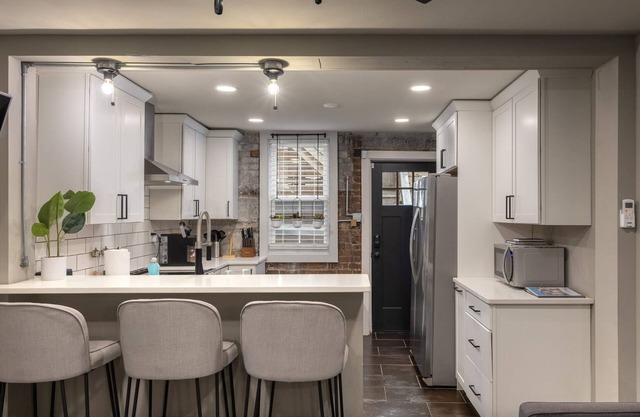 1BR Apt, Minutes to Downtown Cincy, Stadiums, Bars