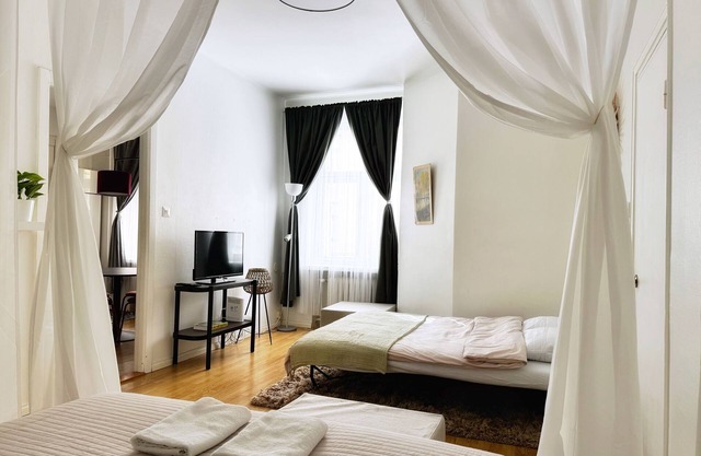 1BR Demure Design Urban Living Space