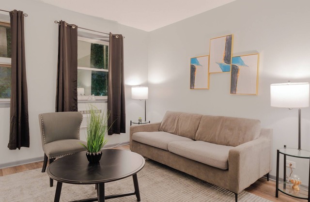 1BR Gem in Prime, Vibrant Location Walk To Dining and Shops