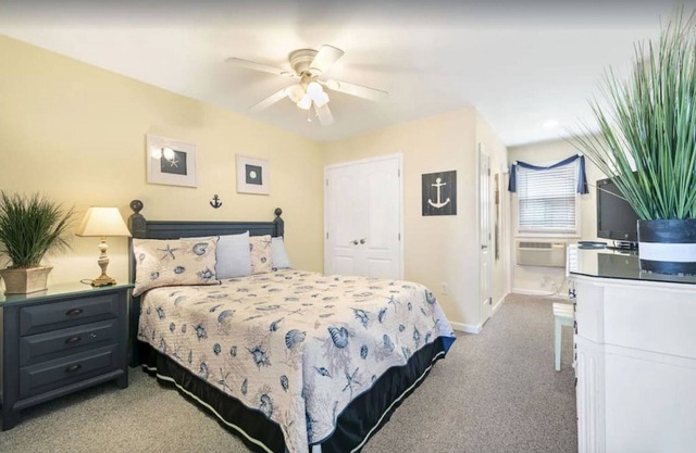 1BR Ocean Block Condo – 140’ from the Beach