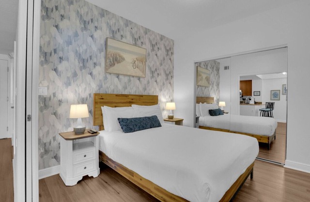 1BR ROOFTOP POOL-10 MIN WALK TO BEACH PRIME LOCATION