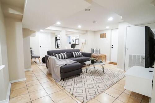 1BR Trendy Basement Apt with Laundry & Parking - Central Trendy