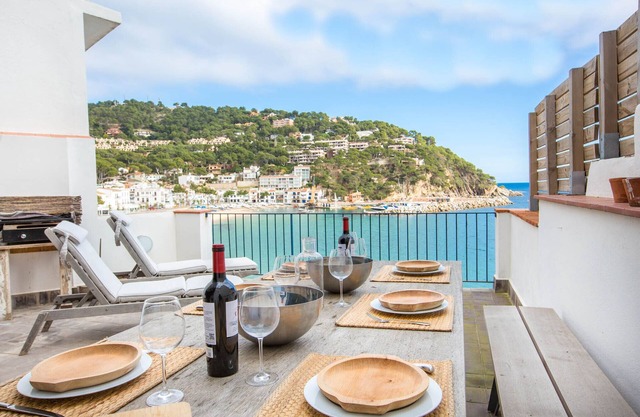 1MIRAD 01 - Beautiful house renovated with great taste, with fantastic views of the sea and direct access to the beach of Llafranc