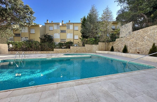 1OREN 01 - Simple apartment with shared pool located a few minutes walk from Llafranc beach