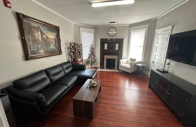 1st Capitol Mansion - Suite 302