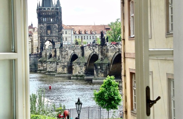 1st floor-VIEWS Ch-Bridge an Castle-Featured in Telegraph NP