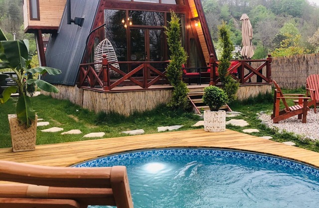 2+1 Heated Pool-Fireplace-Sheltered 5 Person Bungalow in Sapanca Memnuniye