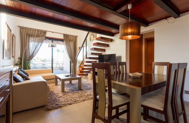 2/3 bedroom apartment with private hot tub and stunning sea view