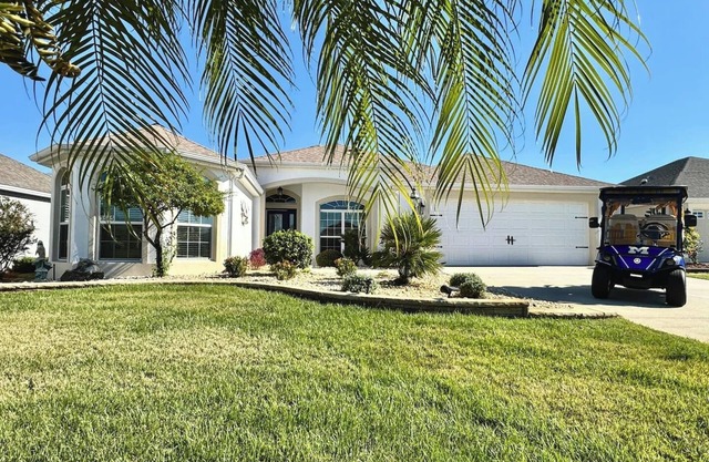 2/3 in The Village of Dunedin